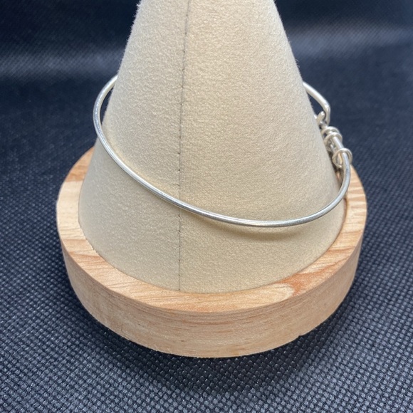 💜ALEX AND ANI💜 Healing Love Flower
Charm Bangle in Rafaelian Silver/EUC - Picture 6 of 8